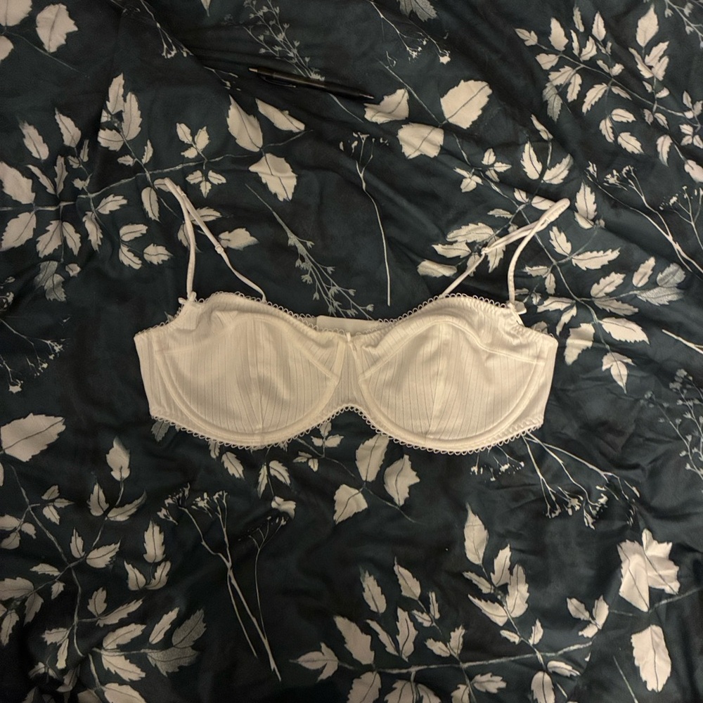 Elegant White Lace Trim Bra